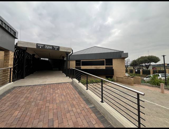 267M² OFFICE TO LET IN MEADOWDALE